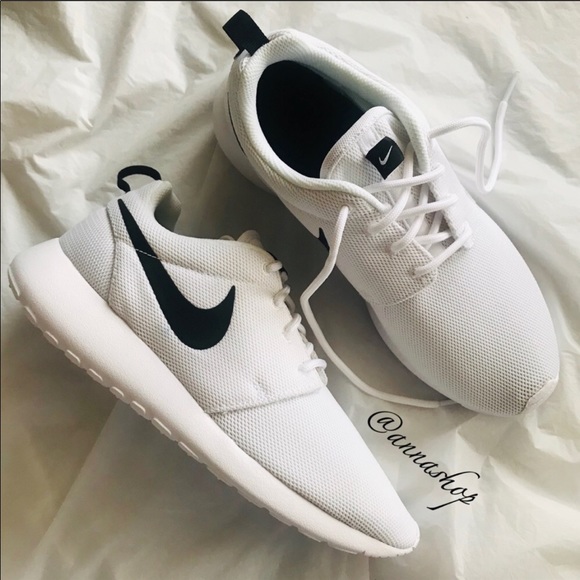 NWT Nike Roshe One - Picture 2 of 8